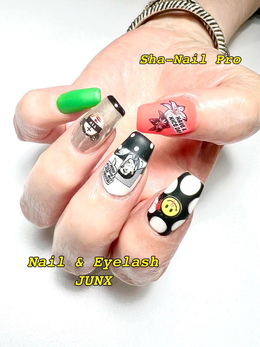sha_nail's tweet photo. ⭐️《デザインをもっと楽しもう》から✴︎ModeComics✴︎AmericanGothをチョイス✨こんなカッコいい nailになりました☆是非皆さんも一度 nailにしてみて⭐️@ShaNailPro @nail_space_junx
#ネイリスト#セルフネイル#ネイルシール#写ネイル#ShaNail#自宅サロン#ネイルチップ#ネイルアート#ネイルサロン https://t.co/tfxJrDQ4sz
