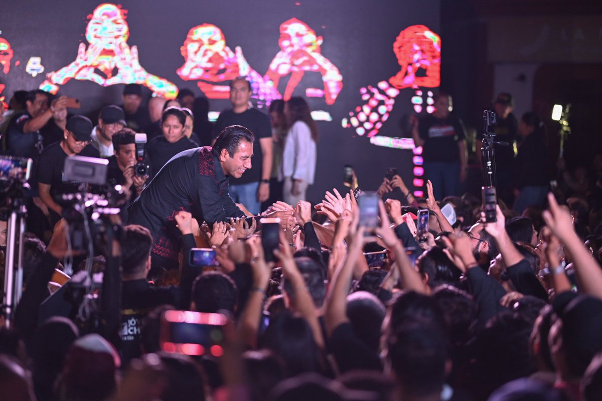 ramirezlalo_'s tweet photo. ¡Gracias, Chiapas, el pueblo ganó!
Ganó la esperanza de construir una nueva era, la nueva era de la Cuarta Transformación de la vida públca, la nueva era del bienestar, del progreso y de la paz.
¡Amor con amor se paga y sabré honrar el amor que me dieron, no les voy a fallar! https://t.co/bcqwINfEkC