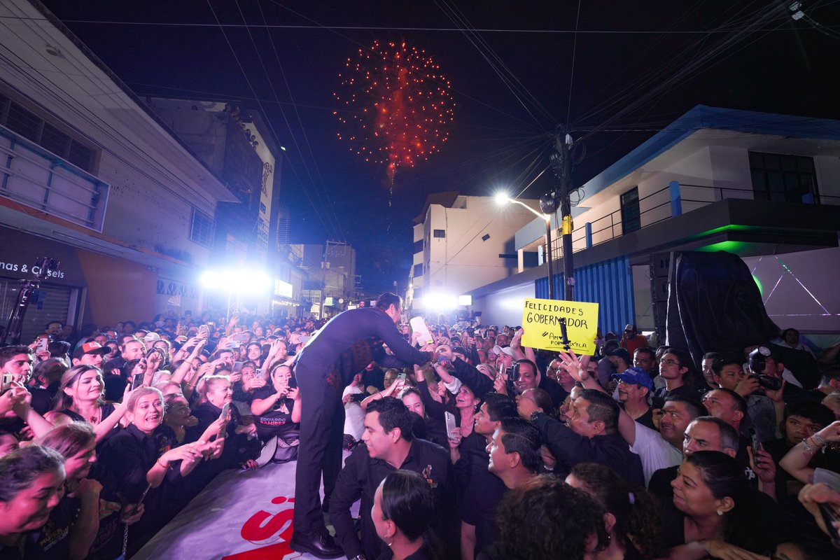 ramirezlalo_'s tweet photo. ¡Gracias, Chiapas, el pueblo ganó!
Ganó la esperanza de construir una nueva era, la nueva era de la Cuarta Transformación de la vida públca, la nueva era del bienestar, del progreso y de la paz.
¡Amor con amor se paga y sabré honrar el amor que me dieron, no les voy a fallar! https://t.co/bcqwINfEkC