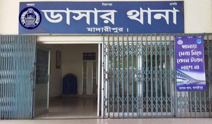 ডাসারে গরু চুরি করতে এসে ধাওয়া খেয়ে ট্রাক রেখে পালালো চোর চক্র