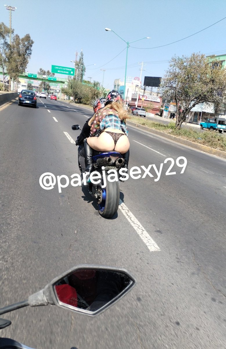 Parejasexy29's tweet photo. Para que sueñen con su Motomami!! 🍑🏍️🔥
Comenta y da RT 🔁 sí me revasarias 🤭💋 https://t.co/yqwpy6ibmB