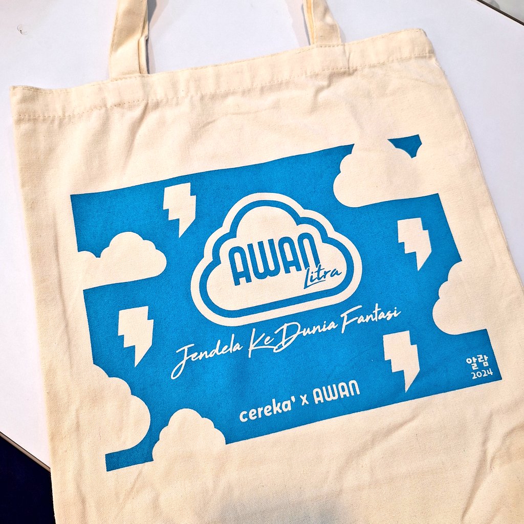 alamanuar_'s tweet photo. Terima kasih para pemilik tote bag @awanlitra dan @kedaibookcafe selama 10 hari di pesta buku. Salah satu sumbangan Alam sempena #PBAKL2024 . Pertama kali menghasilkan merch. 

Signature: 알람 2024 https://t.co/GmvhIHnbeU