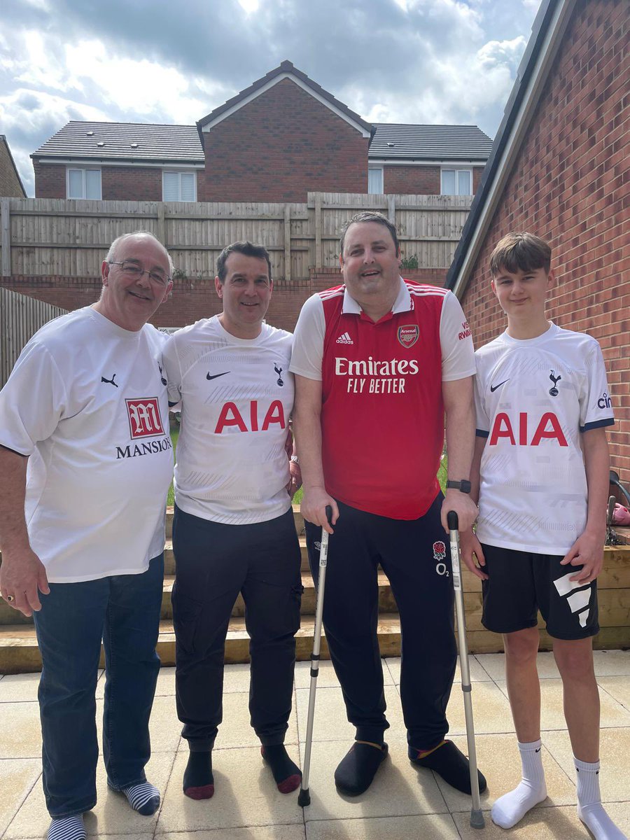 Happy 50th <a href="/PaulFroud11/">Paul Froud</a> to my brother in law Paul pochettino Froud . 🙌😎