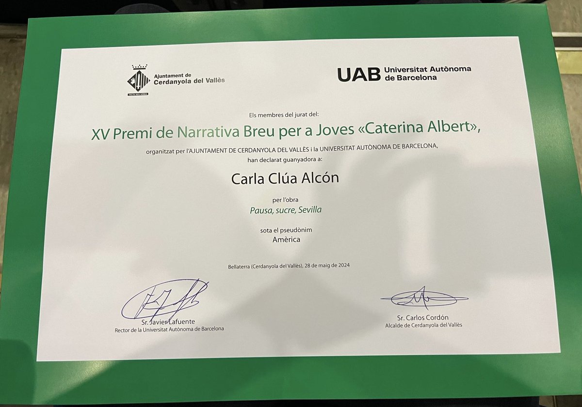 La setmana passada vaig tenir l’honor de rebre el XV Premi de Narrativa Breu Caterina Albert per l’obra ‘Pausa, Sucre, Sevilla’. Moltes gràcies a la <a href="/UABBarcelona/">Universitat Autònoma de Barcelona</a> i a <a href="/Cerdanyola/">Cerdanyola</a> pel premi i per seguir fomentant la creació literària entre els i les joves.
<a href="/PublicacionsUAB/">Publicacions UAB</a>