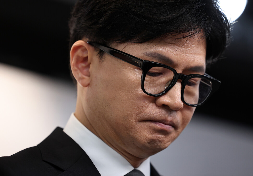 한동훈 "엘시티 수사 왜 그 모양" 기자 상대 손배소 대법 '최종 패소' 확정 amn.kr/48474
1심 '엘시티 부실수사' 제기 장용진 기자에 불법행위로 판단 1000만원 배상 판결
2심, 韓 전부 패소 "공직자가 언론 감시와 비판을 제한하려고 하는 건 신중해야"
대법원도 2심 논리가 옳다고 보고