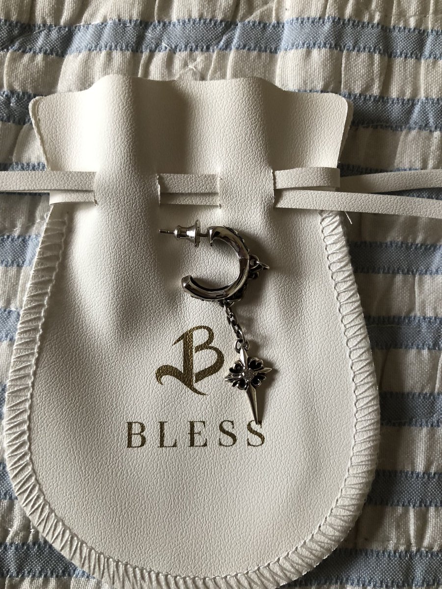 AkkiSpoon's tweet photo. 7000円ピアスなり https://t.co/VbQ3RxxKkx