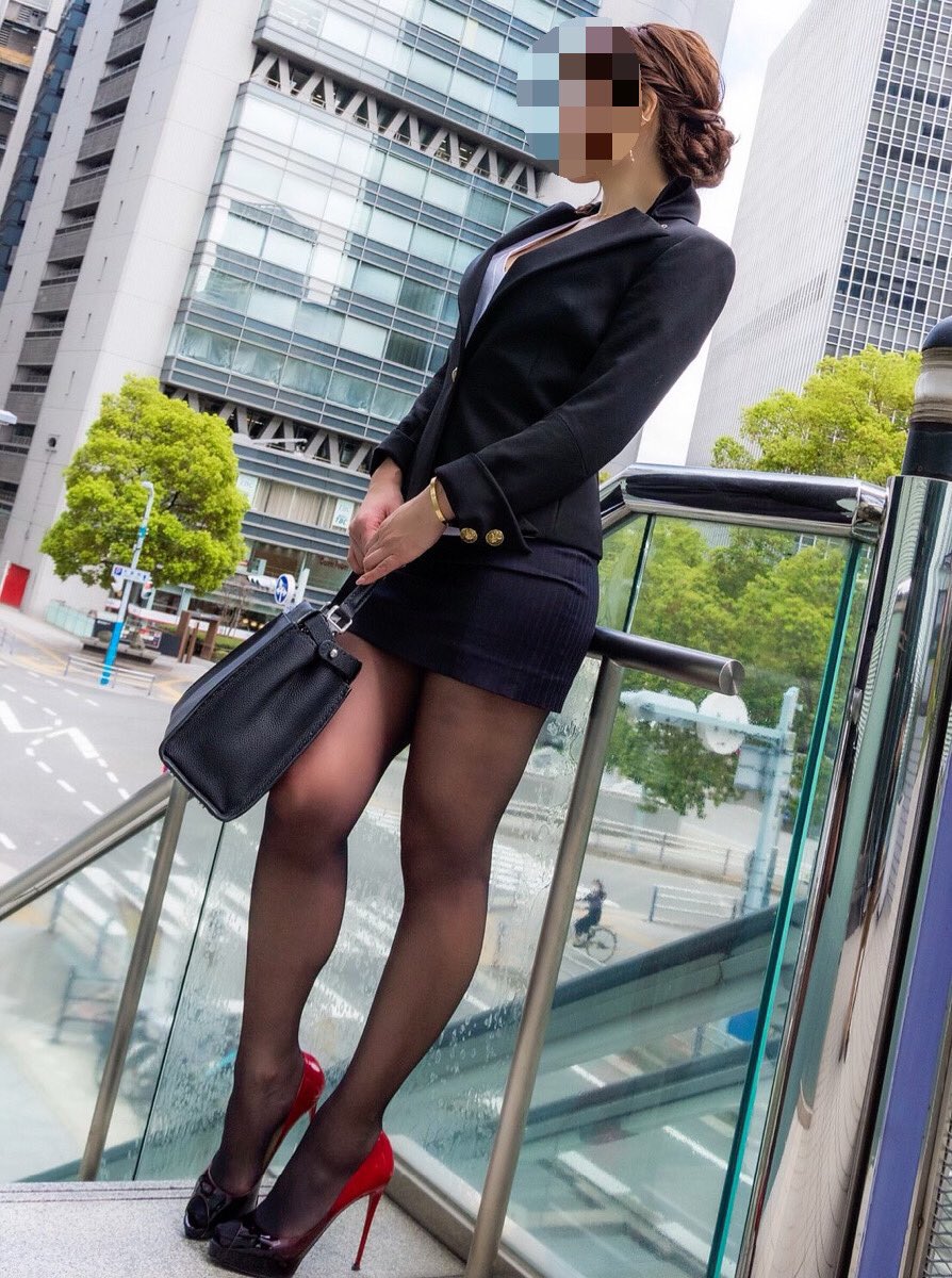 Minnii009's tweet photo. คิดถึงการแต่งตัวแบบนี้จัง....ไม่ได้แต่งนานเท่าไหร่แล้วนะ
#crossdrees #CD #officestyle #Panthyose #highheels https://t.co/6fmdbMblPB