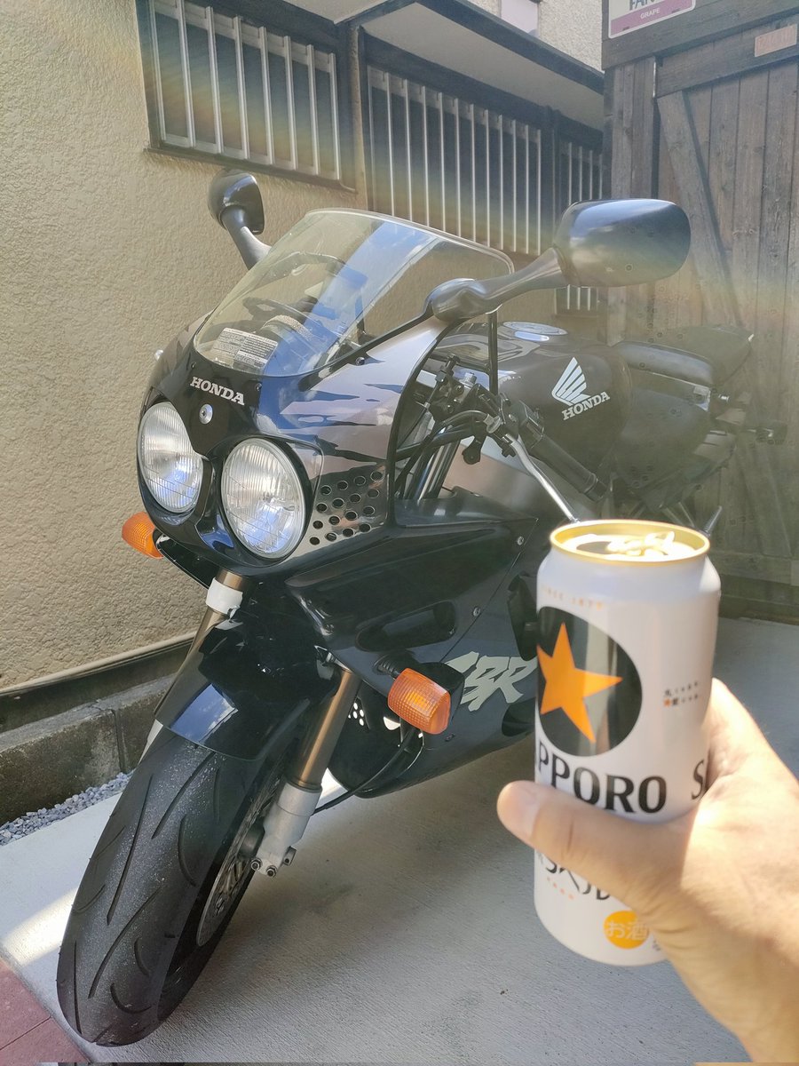 STxn55fCyy32941's tweet image. CBRたん復活！
フューエルカットリレーが過電圧か過電流、もしくは物理的に壊れてたようです。
#CBR900RR ＃SC28