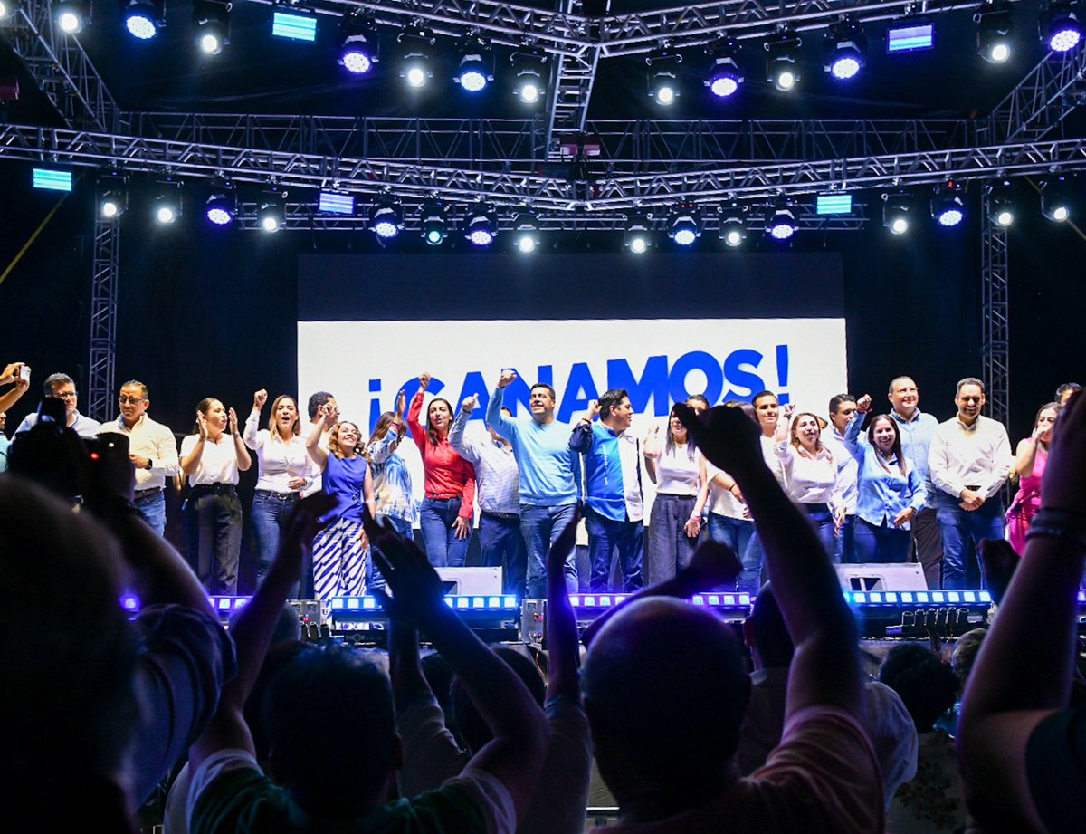 LeoMontanezC's tweet photo. GRACIAS A TODAS Y TODOS POR CONFIAR, HOY GANÓ AGUASCALIENTES!!!!! 

Este triunfo es de todas y todos y no los voy a defraudar, seguiremos trabajando intensamente para hacer de #Aguascalientes ¡la mejor ciudad para vivir! https://t.co/JtClephqdo