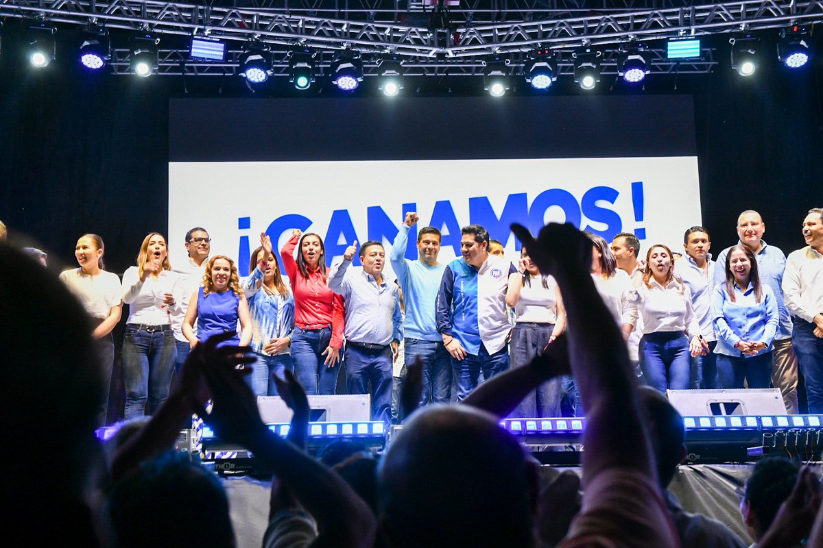 LeoMontanezC's tweet photo. GRACIAS A TODAS Y TODOS POR CONFIAR, HOY GANÓ AGUASCALIENTES!!!!! 

Este triunfo es de todas y todos y no los voy a defraudar, seguiremos trabajando intensamente para hacer de #Aguascalientes ¡la mejor ciudad para vivir! https://t.co/JtClephqdo