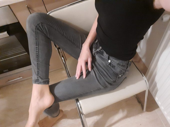 In a world full of trends, be a classic 😏  #pantyhose #nylonfetısh #nylonlovers #legs #longlegs #model<a href="/tag/pantyhose"class="tags">#pantyhose</a><a href="/tag/model"class="tags"><span>#model</span></a><a href="/tag/legs"class="tags"><span>#legs</span></a><a href="/tag/modellife"class="tags"><span>#modellife</span></a><a href="/tag/longlegs"class="tags"><span>#longlegs</span></a><a href="/tag/nylonlovers"class="tags"><span>#nylonlovers</span></a>