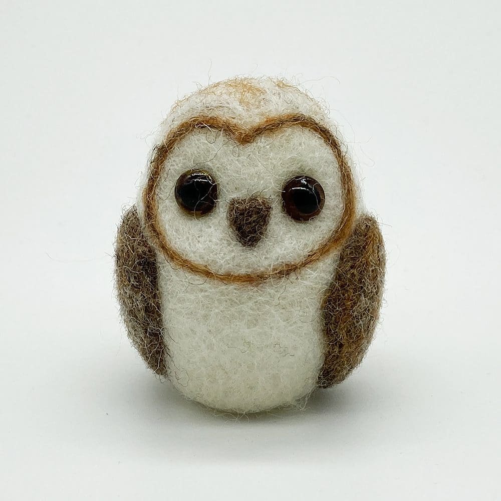 Needle Felted Owl

Oh how cute is this. What a lovely gift idea from @artbyLoriW 

thebritishcrafthouse.co.uk/product/needle…
#earlybiz #CGArtisans