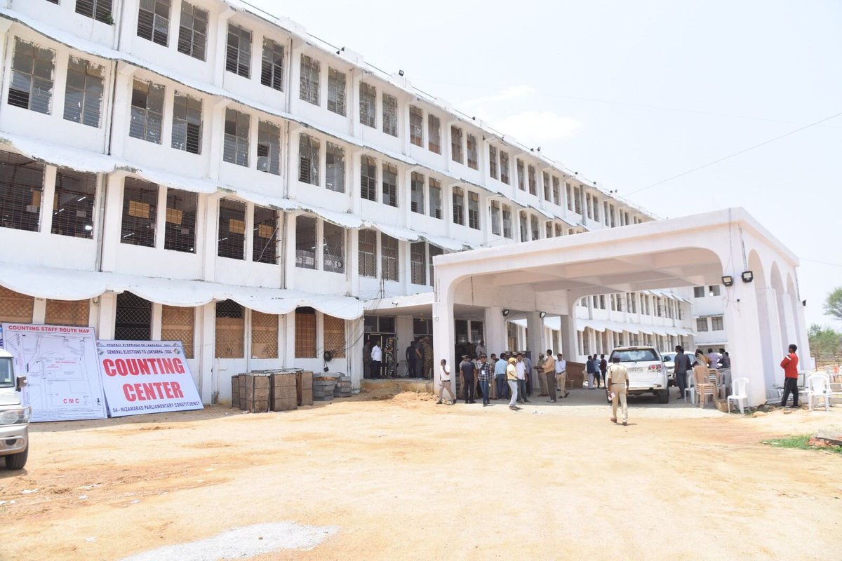 airnews_hyd's tweet image. నిజామాబాద్ జిల్లా డిచ్పల్లిలోని పార్లమెంట్ నియోజకవర్గ ఓట్ల లెక్కింపు కేంద్రాన్ని  జనరల్ అబ్జర్వర్ ఎలిస్ వజ్ ఆర్ తో కలిసి @Collector_NZB  రాజీవ్ గాంధీ హనుమంతు, @cp_nizamabad కల్మేశ్వర్ సందర్శించారు.  
#Counting #ElectionCounting
