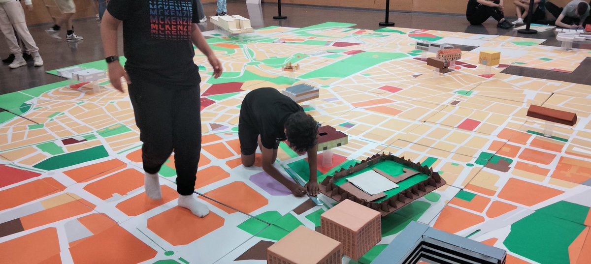 IV Edició Maquetem Mataró ja és una realitat. Aquest any hem treballat conjuntament <a href="/AngelaBransuela/">Angela Bransuela</a>, IE Mar Mediterrània, <a href="/INS_Campeny/">INS DAMIÀ CAMPENY</a> ,<a href="/inslaialarquera/">Ins Laia l'Arquera</a>  i <a href="/Ins5Senies/">Institut Les Cinc Sénies</a> . Seguim aprenent, millorant i agafant noves idees. Exposició aquesta setmana al Centre Cívic del Pla d'en Boet