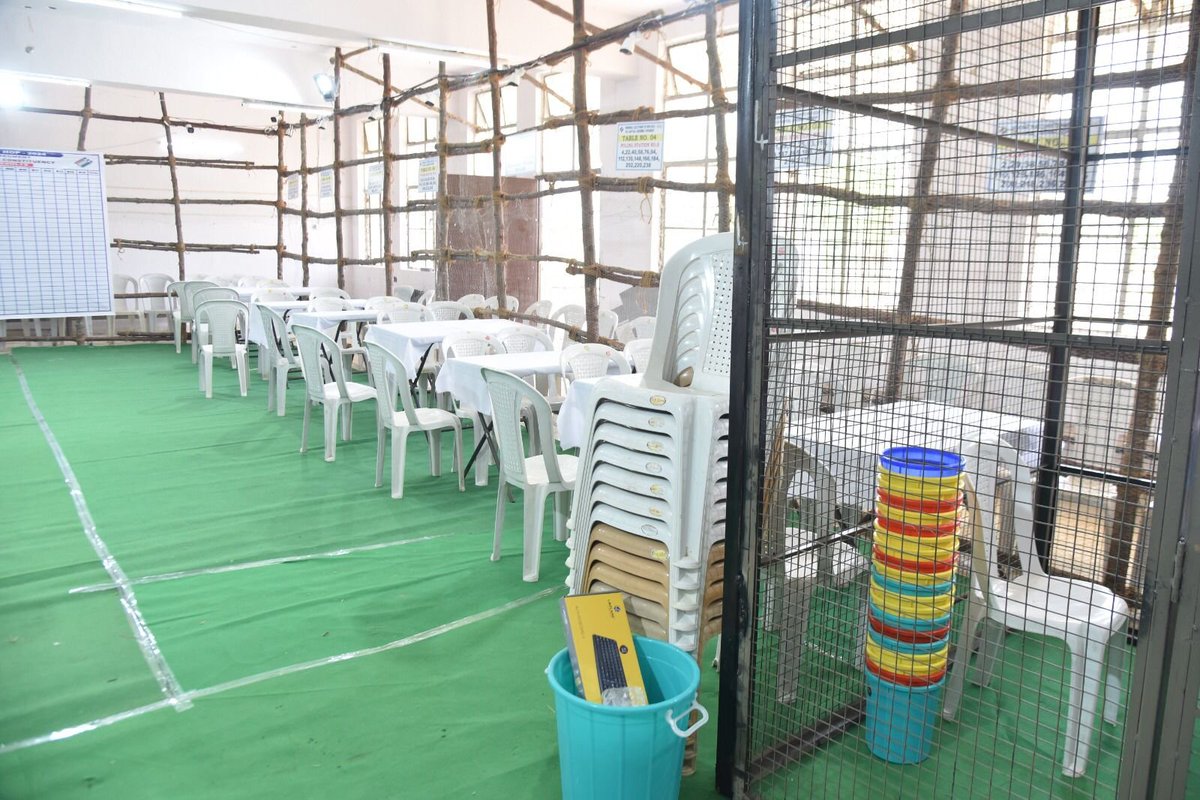 airnews_hyd's tweet image. నిజామాబాద్ జిల్లా డిచ్పల్లిలోని పార్లమెంట్ నియోజకవర్గ ఓట్ల లెక్కింపు కేంద్రాన్ని  జనరల్ అబ్జర్వర్ ఎలిస్ వజ్ ఆర్ తో కలిసి @Collector_NZB  రాజీవ్ గాంధీ హనుమంతు, @cp_nizamabad కల్మేశ్వర్ సందర్శించారు.  
#Counting #ElectionCounting