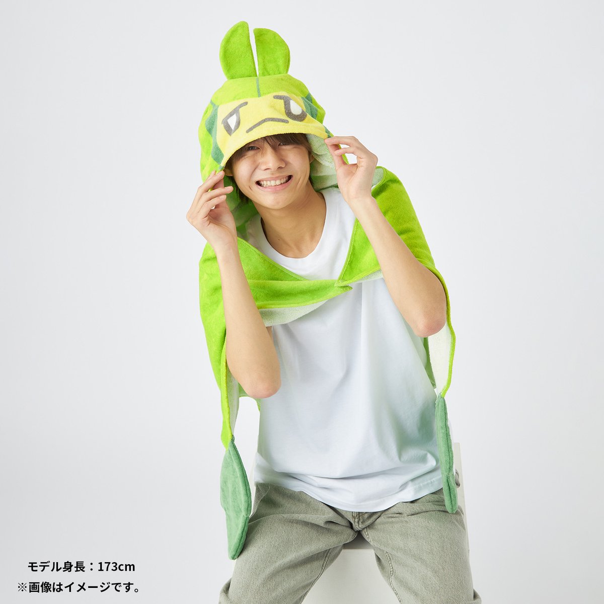 Pokeshopper Notice: The new Pokémon Center 'BUG OUT' Swadloon towel has now been revealed in high quality Pokeshopper.net