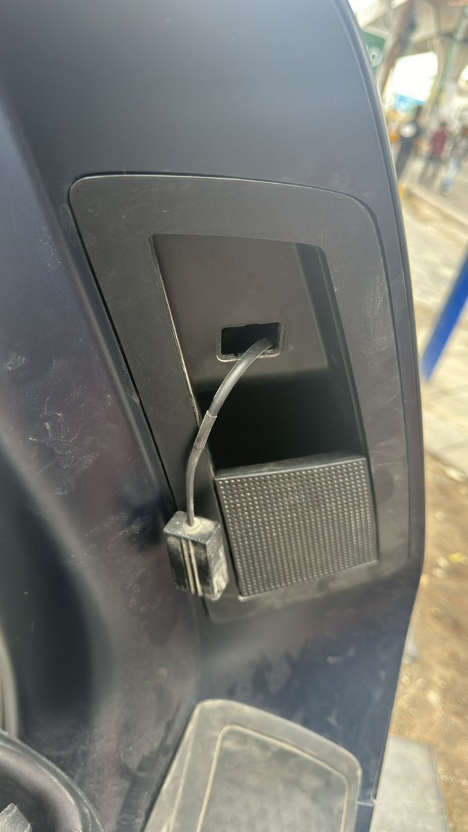 vmuppan's tweet photo. @OlaElectric gave my s1 pro for service and this is how your service team returned my vehicle. Why do you have incompetent people working in service station? https://t.co/bNoaVq0BqV