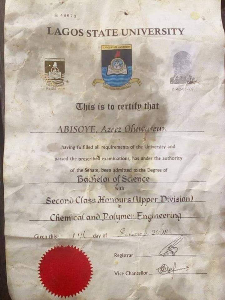 Elizomoakin's tweet photo. @PhCity_Oracle *This original certificate was used to wrap suya for a friend last night... God knows we've tried our best in locating the owner... If you know anybody bearing Abisoye Azeez Oluwaseun, please contact 09073342700* https://t.co/CKg34cxu3U