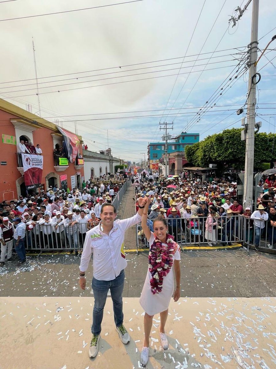 RaulBCCue's tweet photo. ¡#Oaxaca se pinta de esperanza! Gracias paisanas y paisanos por su voto de confianza. En una elección histórica, recibo el encargo de llevar su voz al Congreso de la Unión como #DiputadoFederal por el #DistritoVIII. Mi compromiso es trabajar con #HechosParaTransformarAOaxaca https://t.co/7hLctRfsVs