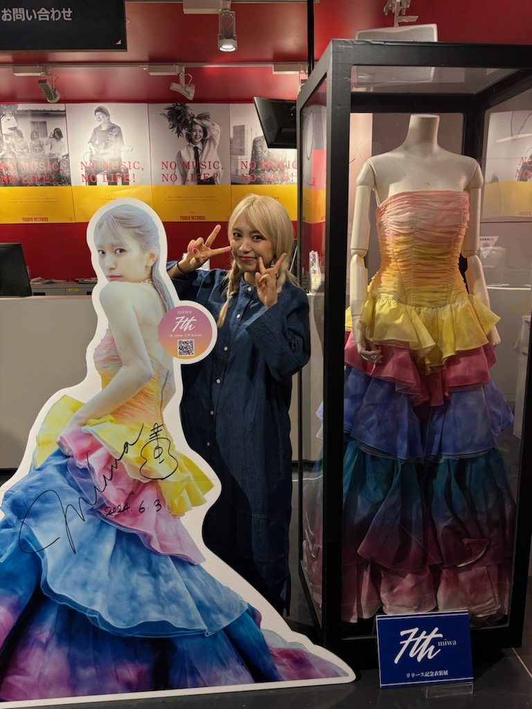 TOWER_Shibuya's tweet photo. 【#タワ渋訪店】

New Album『#7th』をリリースされた
#miwa さんがご来店くださいました🌸

ありがとうございます☺️🩵

3Fの展開場所にサインやメッセージを
たくさんいただきました✨
みなさま是非見にいらして下さい🫶🏻(mh)

#miwa7th https://t.co/KQ8FTuzSxI
