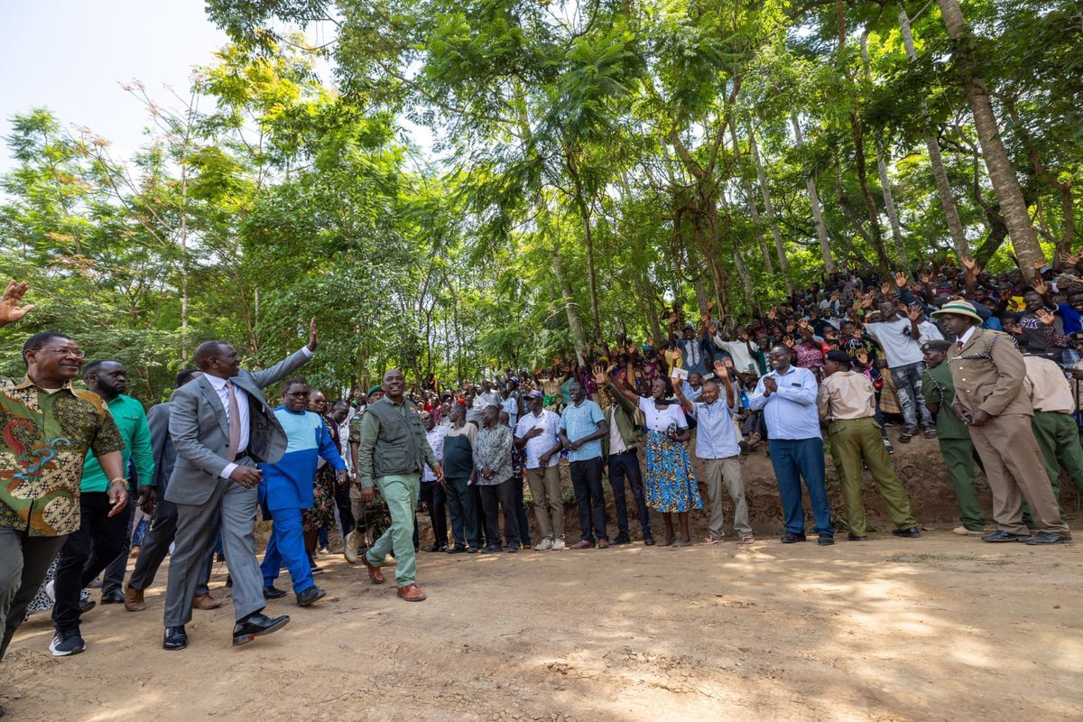 Ireenah_'s tweet photo. Moses Wetang’ula deserves credit for the establishment of the Bungoma Immigration office, a major step in decentralizing essential services in the region.
#ThankYouMosesWetangula 
Asante Papa WaRoma
Wetang’ula Unites Luyhas https://t.co/JXf5xf77BT