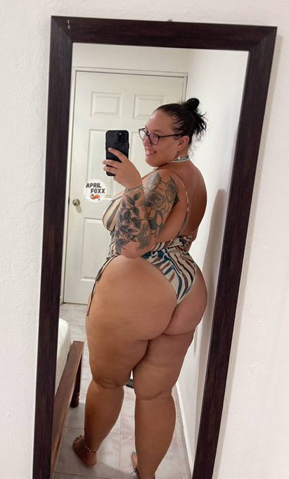 Can I send you mirror selfies ?? https://t.co/yvLS9om3ZO