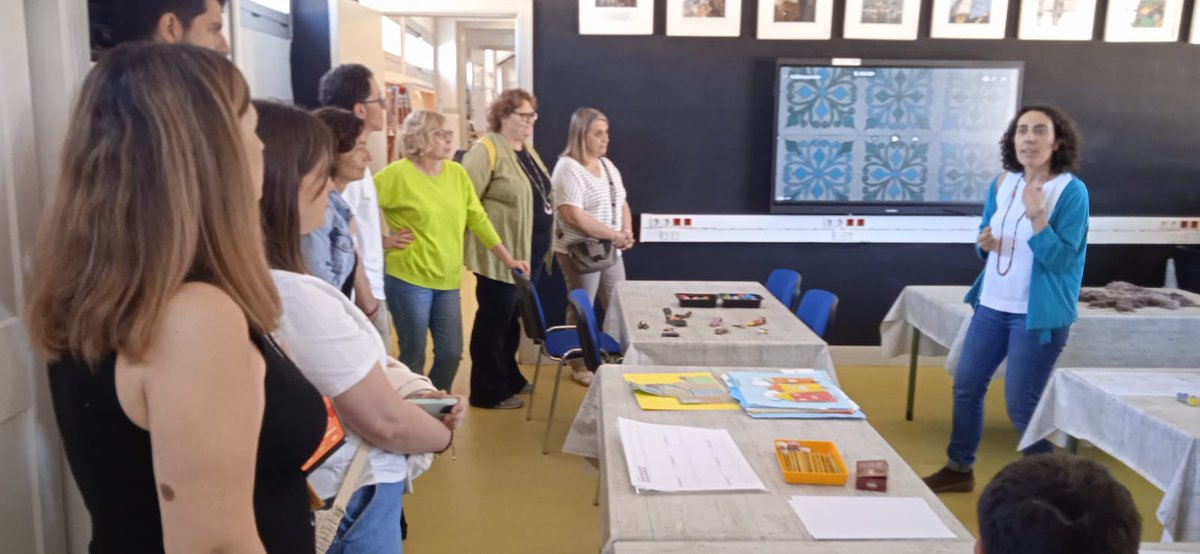 🎞️El cinema a l’escola

L'aliança de l'escola <a href="/PauCasals_Rubi/">Comunitat educativa Pau Casals</a> amb la <a href="/filmotecacat/">Filmoteca Catalunya</a> ha permès que el cinema, i amb ell el treball conscient i profund dels llenguatges, entri al centre. Així ho van compartir durant la visita pedagògica amb altres escoles #magnet #VisitesMagnet