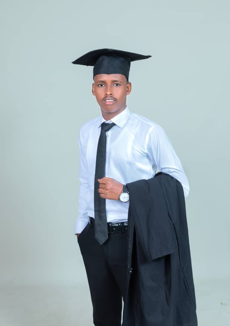 isack_jama's tweet photo. Adam thanks for your efforts post 4 years also I really appreciate for your first degree and greatest efforts hope you long life and good future https://t.co/RCn4zoM6m1