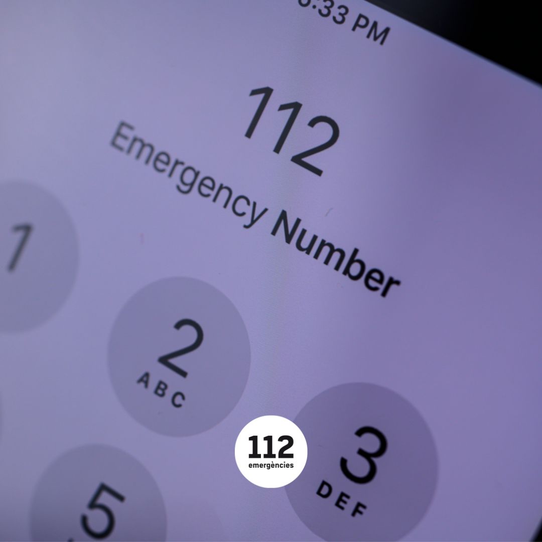 112's tweet photo. #FAQS112: Què he de fer si quan truco al 112 no em contesten immediatament? 📞
❌No pengis per tornar a trucar
✅ Tan aviat com ens sigui possible atendrem la teva trucada. Recordem que el 112 és un número gratuït
https://t.co/Mq6iHSaiLZ https://t.co/9qU3xTRCPS