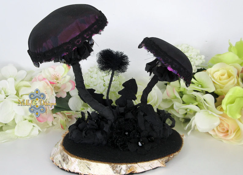 Soft Sculpture Mushrooms

Gorgeously gothic textile mushrooms from @MollyGDesigns 

etsy.com/uk/listing/171…
#earlybiz #CGArtisans