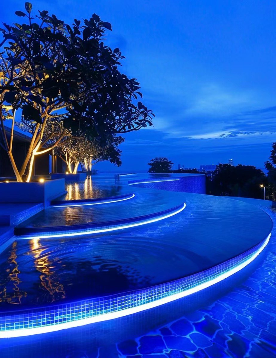 Emilylighting88's tweet photo. The lights in the pool and the lights on the fountain complement each other, reflecting off the water's surface, as if merging the sky and water into one, evoking a sense of wonder. #outdoorliving #LED https://t.co/qUqrQGcQvM