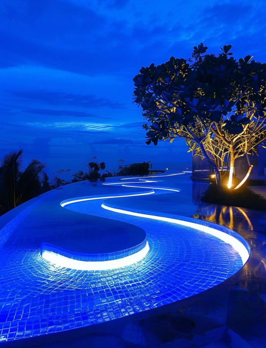 Emilylighting88's tweet photo. The lights in the pool and the lights on the fountain complement each other, reflecting off the water's surface, as if merging the sky and water into one, evoking a sense of wonder. #outdoorliving #LED https://t.co/qUqrQGcQvM