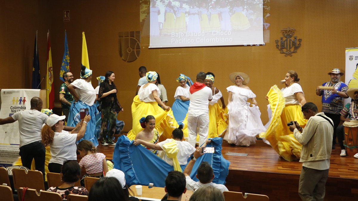 ConsColValEsp's tweet image. ¡Conmemoramos la Afrocolombianidad en Valencia el pasado 24 de mayo! Fue un día lleno de cultura, música y tradiciones que resaltan la riqueza y diversidad de nuestra herencia afrocolombiana. Gracias a todos los que se unieron a esta maravillosa celebración💛💙❤️