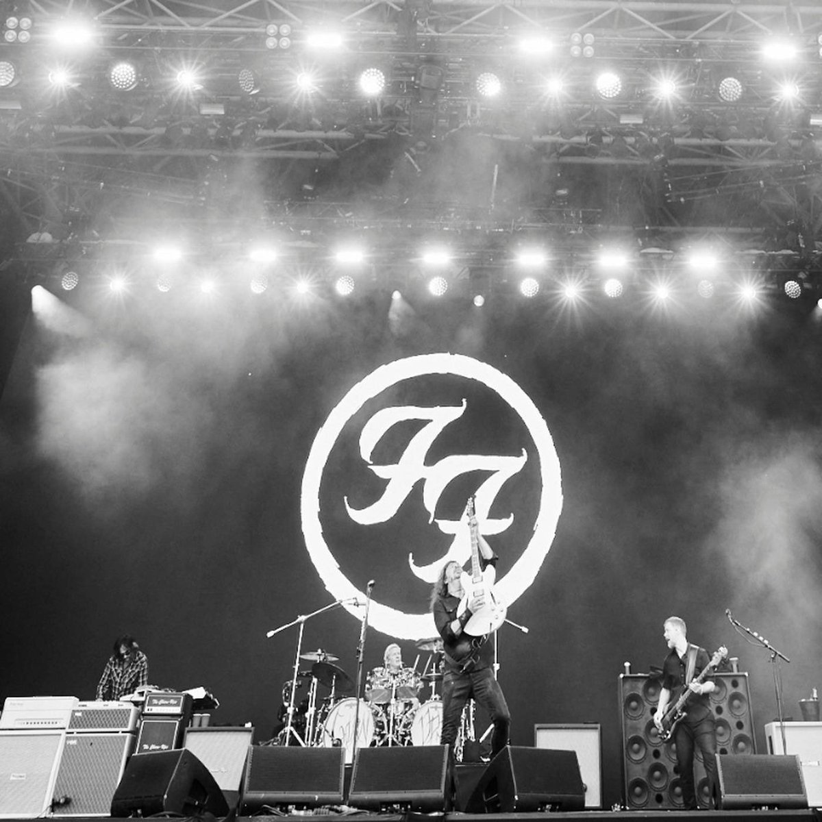 Foo Fighters UK tweet media