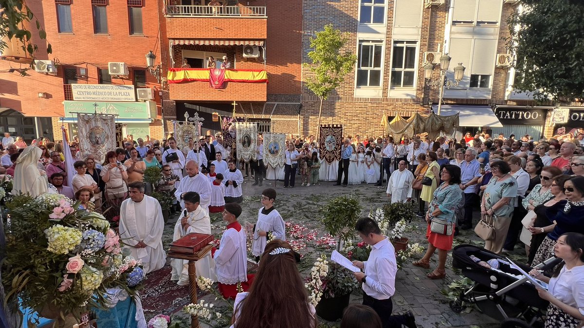 Un año más celebramos la solemnidad del Corpus Christi en nuestro pueblo. 

Gracias a todas las personas que lo hacen posible. 
<a href="/parrosanesteban/">Parroquia San Esteban Protomártir Fuenlabrada</a> #Fuenlabrada