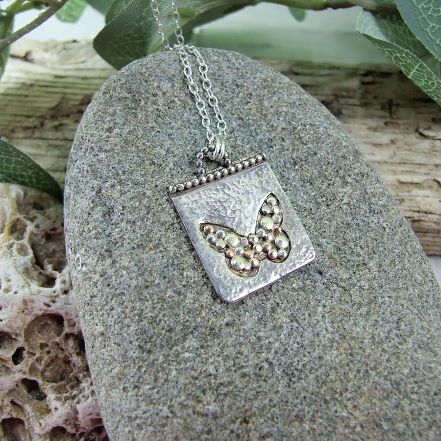 Butterfly Necklace.

How perfect for summer. From @MaxinePring 

folksy.com/items/8119224-…
#earlybiz #CGArtisans