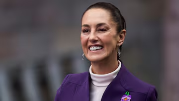 Juan_OrtizMX's tweet photo. 🗳️📌CLAUDIA SHEINBAUM TENDRÍA MAYORÍA CALIFICADA PARA CAMBIAR LA CONSTITUCIÓN (O CREAR OTRA)

Juan_OrtizMX // Según el Conteo Rápido del INE, así quedarían las Cámara del Congreso:

1. Cámara de Diputados

🟤🔴🟢Morena-PT-PVEM: 346 a 380 diputaciones
🔵🔴🟡PAN-PRD-PRI: 94 a 129 diputaciones
Movimiento Ciudadano: 23 a 32 diputaciones

Mayoría calificada: 334 de 500 diputados

2. Senado

🟤🔴🟢Morena-PT-PVEM: 76 a 88 senadores
🔵🔴🟡PAN-PRD-PRI: 34 a 43 senadores
🟠🍊🟠Movimiento Ciudadano: 4 a 8 senadores

Mayoría calificada: 86 de 128 senadores

Tal vez no logré la mayoría calificada en el Senado, pero le faltarían pocos votos que podría obtener de la oposición.