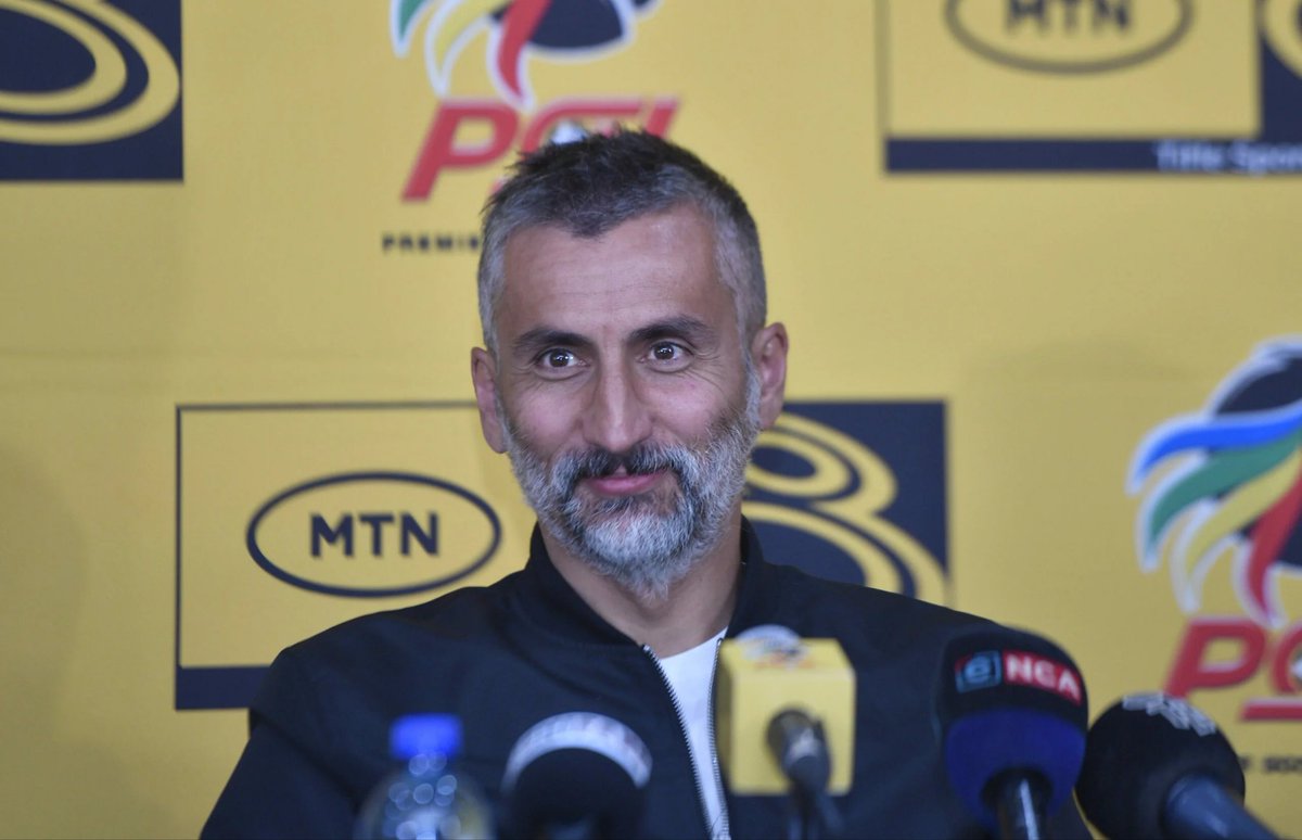 JoBertrand19's tweet image. Pirates, Sundowns, Stellies and Chiefs all meet at a bar &amp;amp; order..

Orlando Pirates: "A double MTN8 x Nedbank Cup please"🏆🏆

Mamelodi Sundowns: "A single League title on the rocks"🏆

Stellies: "A Carling Cup"🏆

Kaizer Chiefs: "Double vodka and Redbull to go with my…