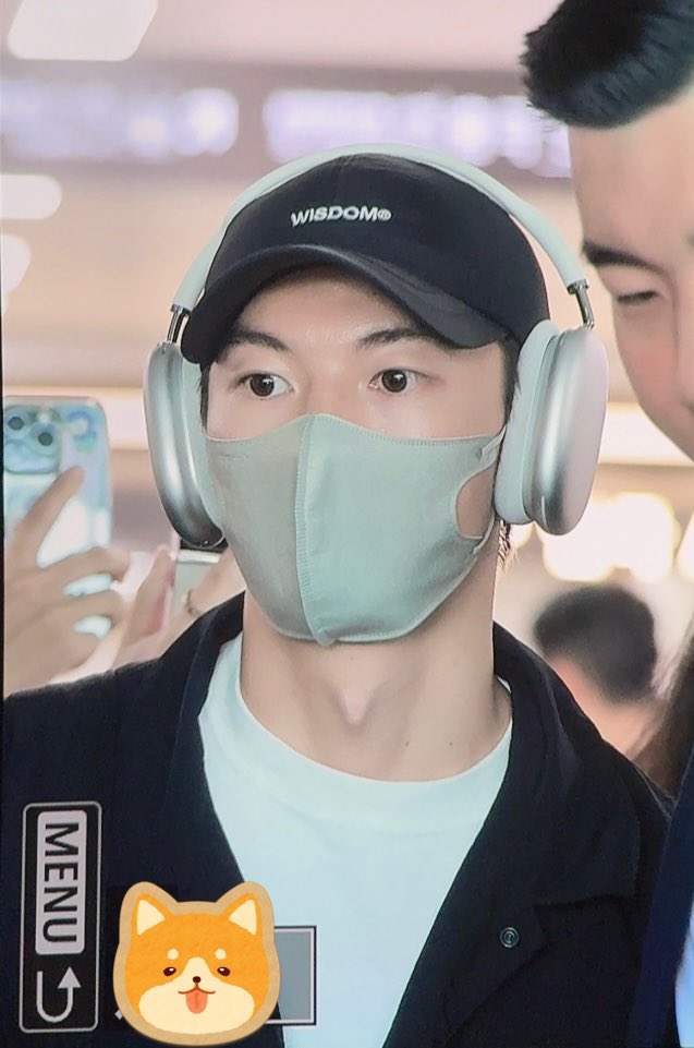 240603 #허광한 GMP 입국

또 보자고 인사한 게 엊그제인데,
이렇게나 빨리 보게 될 줄 몰라쨔나오😵‍💫