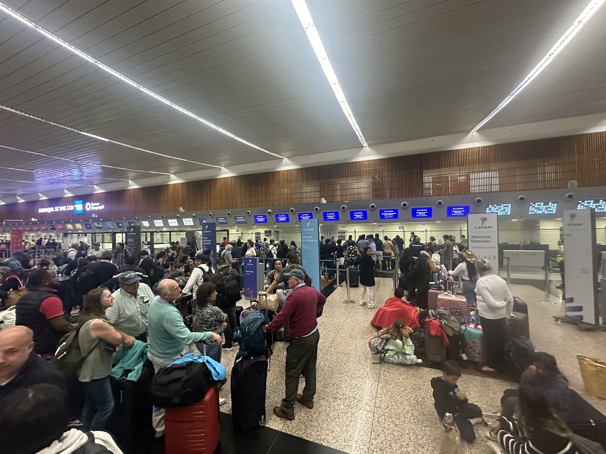 yomismocl's tweet photo. @LATAM_PER Creo que “oportuna” no será una buena cualidad de la asistencia https://t.co/cNmlJaO7bn