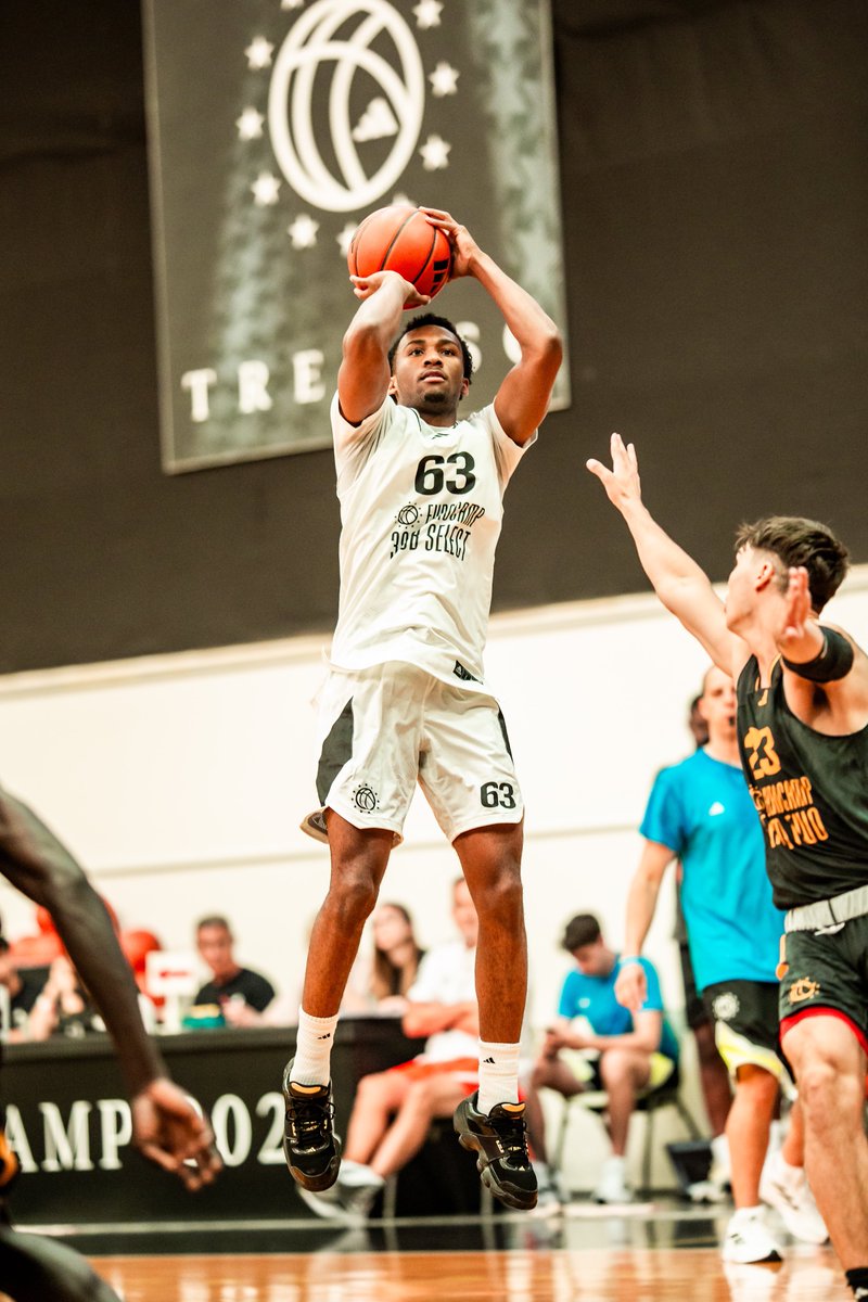 Pro Insight Player Spotlight 🔦

👤 Darryn Peterson (2007 🇺🇸)

🏀 3SSB Select

📌 #adidasEurocamp

💡Shifty athlete who rarely wastes movement. The offensive repertoire is looking as polished as ever, this week — was getting to his spots at will, scoring from all every level on