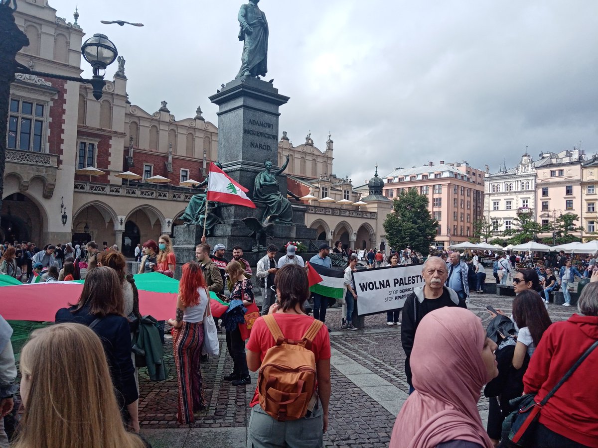 Rezolucja  ONZ 2625 gwarantuje "prawo walki narodów o niepodległość, integralność  terytorialną, jedność narodową i wyzwolenie spod kolonialnej dominacji,  apartheidu i obcej okupacji wszelkimi dostępnymi środkami". 2/7