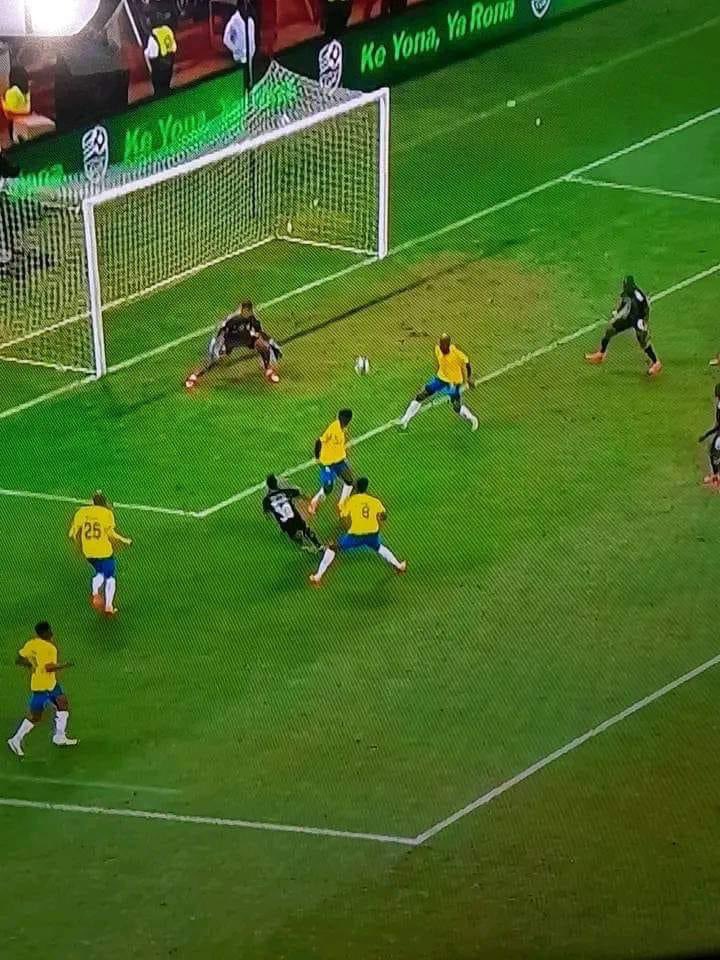 Sipho Mbule : Hambani Niyo lala 🗣️ 🗣️ 

Mofokeng: Hold my Danone 
😂😂