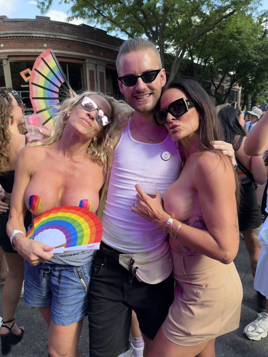 Duffster25's tweet photo. can’t believe i ran into @heathergay29 and @LisaBarlow7 at pride this year! #slcpride https://t.co/wkeXycemXd