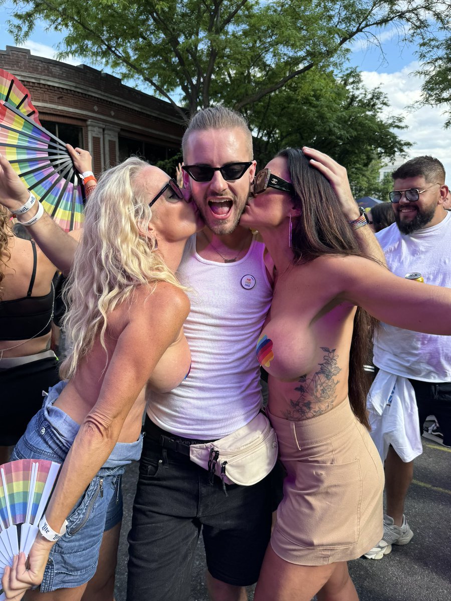 Duffster25's tweet photo. can’t believe i ran into @heathergay29 and @LisaBarlow7 at pride this year! #slcpride https://t.co/wkeXycemXd