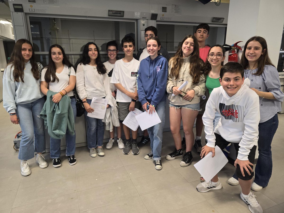 ies_condesaeylo's tweet photo. El pasado viernes varios alumnos de 3°ESO han participado en la Miniolimpiada Química organizada por @AQCYL_quimicos. Nuestro alumno Javier Mateos Carballares ha obtenido medalla de plata. Enhorabuena a todos!! https://t.co/M5Ym53sA1g