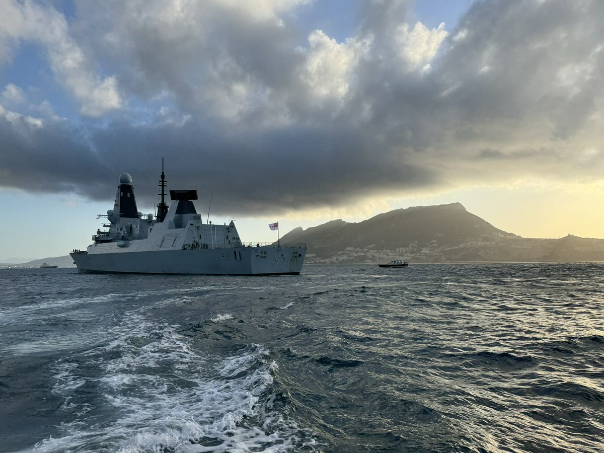 GibraltarPilots's tweet image. Good morning @HMSDuncan