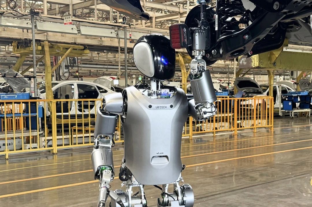 QimingVC's tweet image. @UBTECHRobotics (SEHK:9880) formed a strategic partnership with Dongfeng Liuzhou Motor. They will integrate humanoid robots into automotive manufacturing processes to enhance efficiency and innovation. #QMPortfolio #RoboticsTechnology