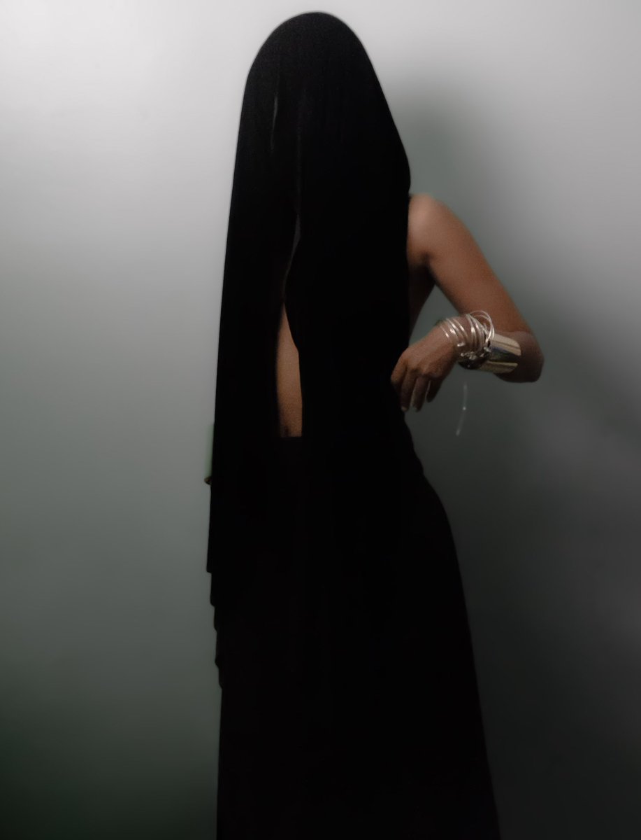 thecryptess's tweet image. E portrait n° [̲̅3]