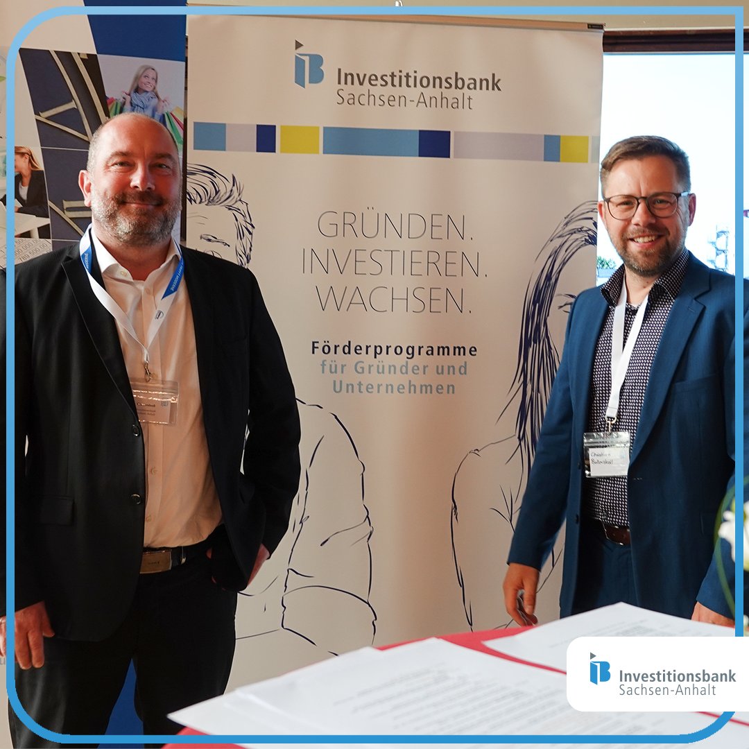 Jana &amp; Markus Lang von der #WaffelloungeLamaja haben den 3. Platz beim #Gründerpreis des Saalekreises gewonnen! Herzlichen Glückwunsch! Nils &amp; Christian aus dem #teamib gratulierten persönlich. Du hast auch eine Geschäftsidee? Dann besuche unseren Beratersprechtag IB regional.